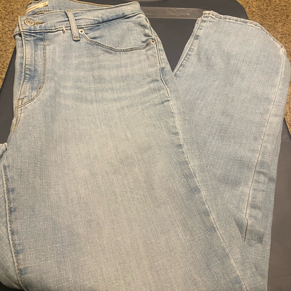 Levi's Women's Light Blue Straight Leg Jeans